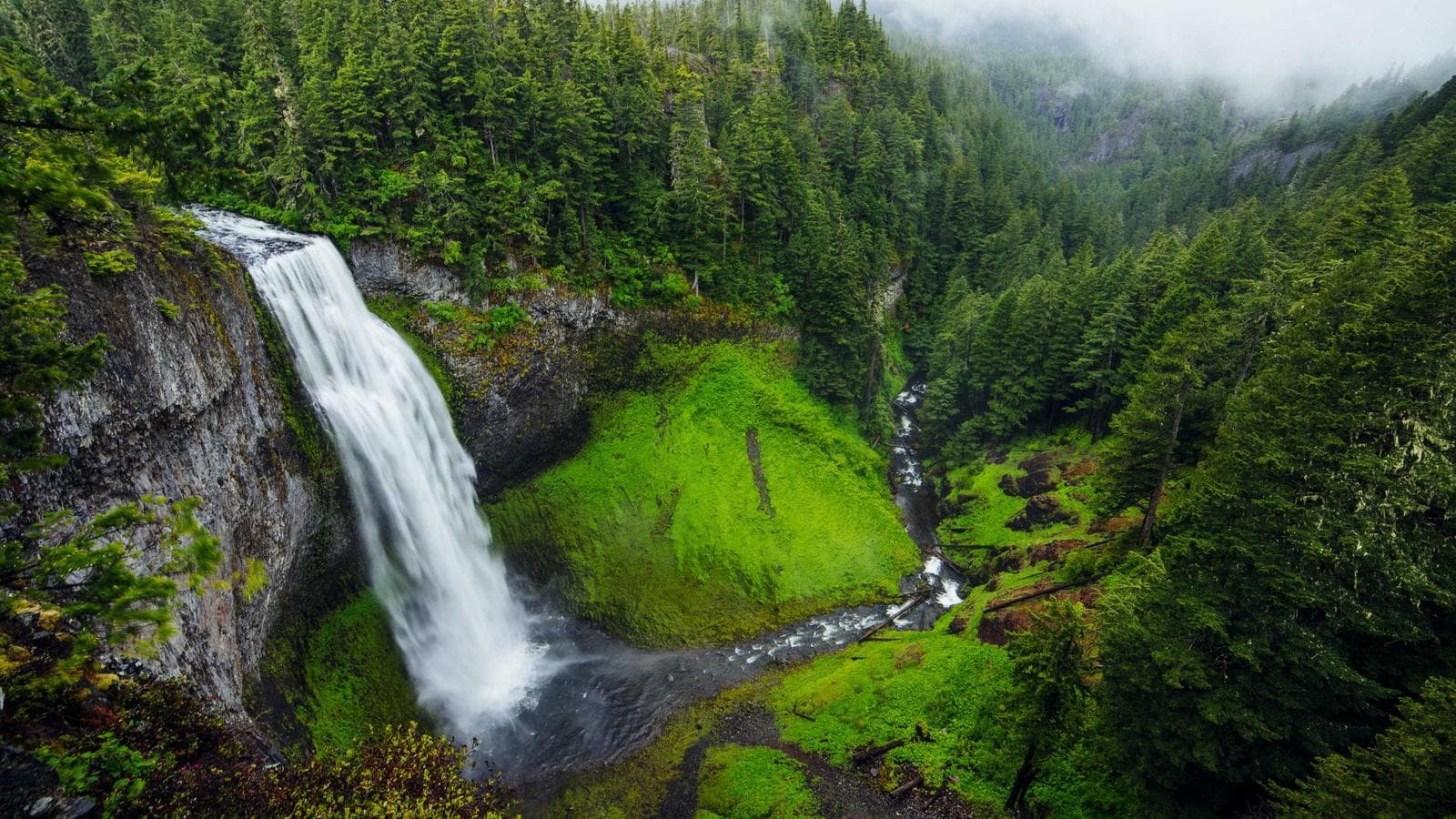 The Five Most Beautiful Waterfalls Around Ratnapura
